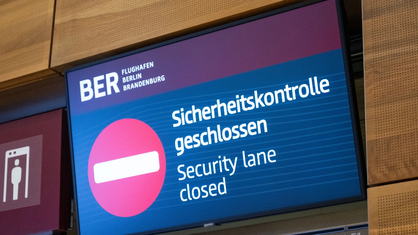 Berlin Havalimanı'nda Uyarı Grevi: Tüm Uçuşlar İptal, © Christophe Gateau/dpa Berlin Havalimanı'nda Uyarı Grevi: Tüm Uçuşlar İptal, © Christophe Gateau/dpa