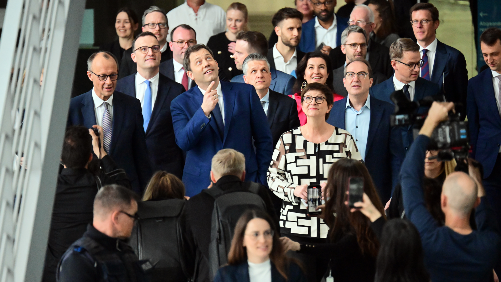 Bremen Genç Sosyalistler Koalisyon Sözleşmesine Karşı!, © Sebastian Christoph Gollnow/dpa