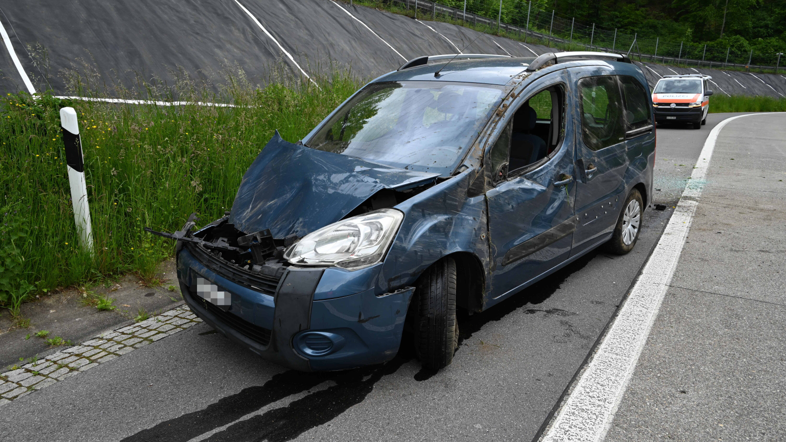 Weiterer Selbstunfall auf Autobahn A3 bei Unterterzen, © Kantonspolizei St. Gallen
