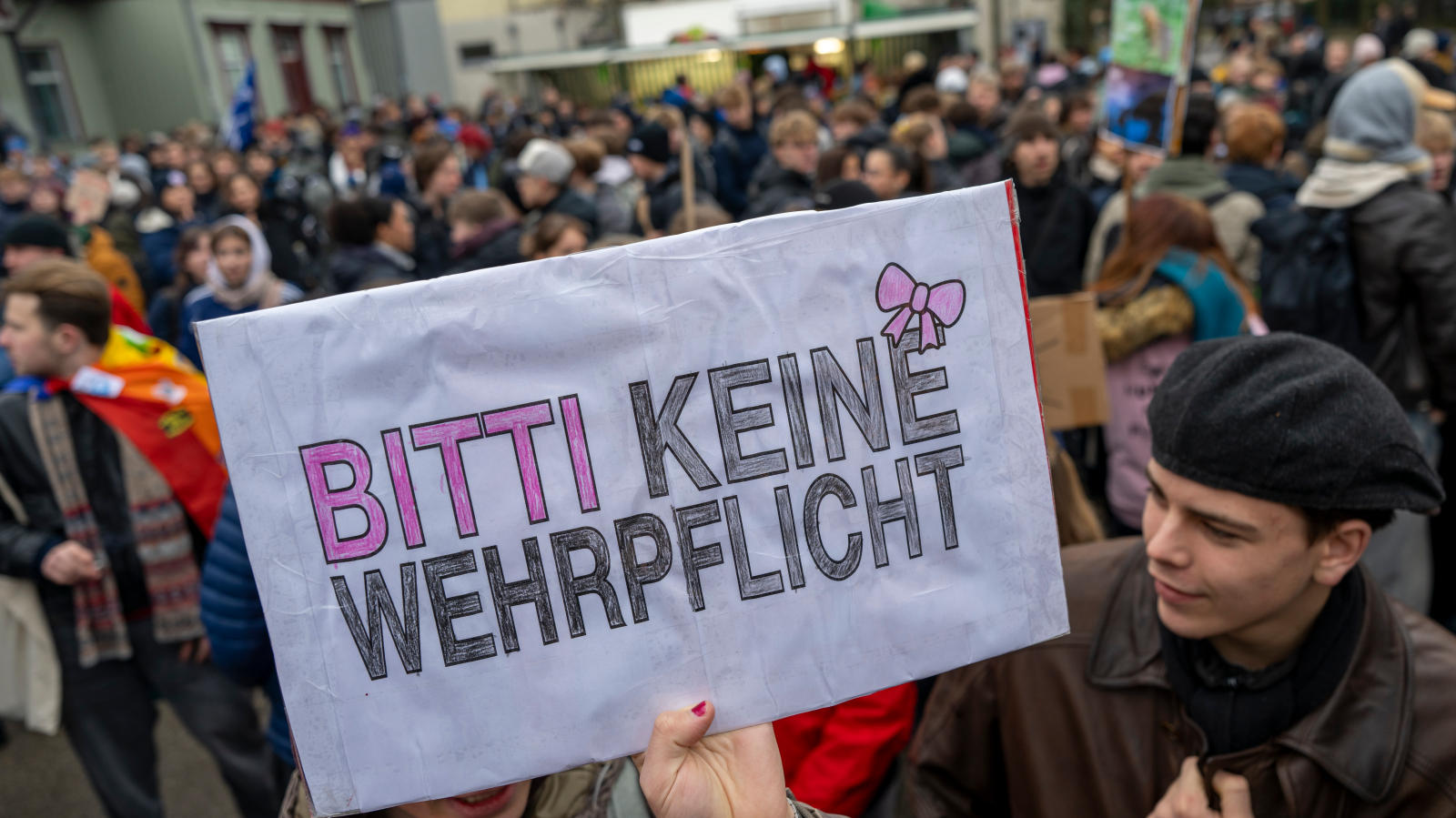'Öğrenciler Zorunlu Askerliğe Karşı Protestoda', © Peter Kneffel/dpa