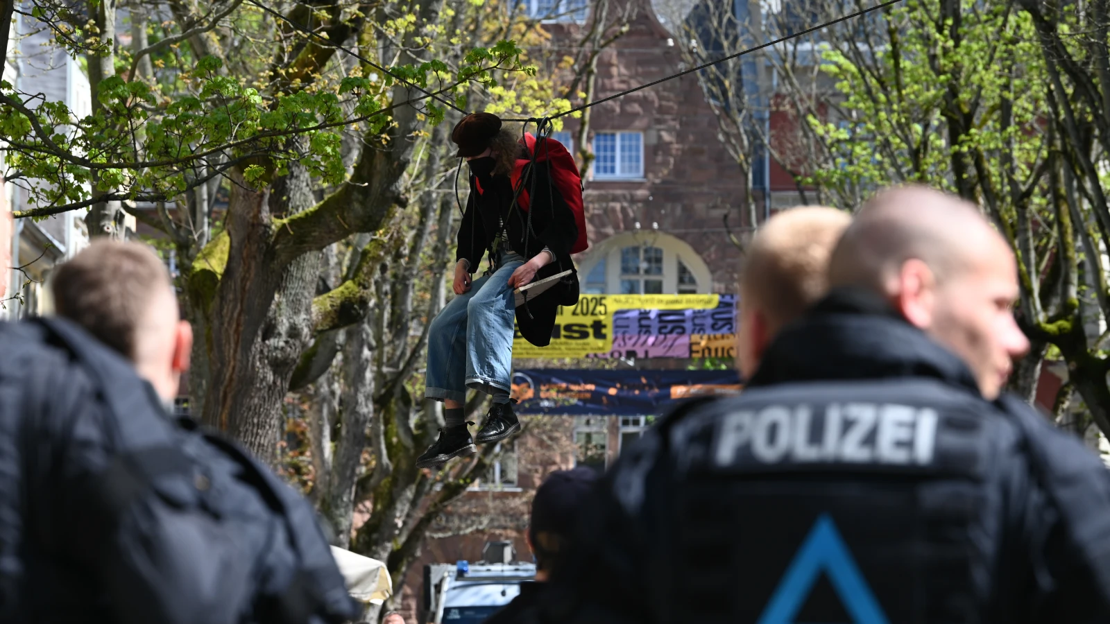 Dortmund’da Gösteriler Sonrası Şiddet: Üç Yaralı, © dpa Dortmund’da Gösteriler Sonrası Şiddet: Üç Yaralı, © dpa