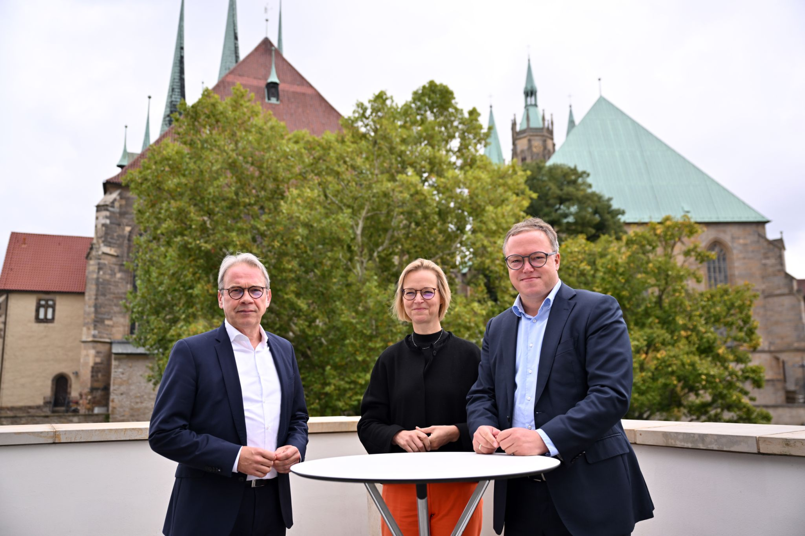 Die drei Landesparteichefs Georg Maier (SPD), Katja Wolf (BSW) und Mario Voigt (CDU) wollen eine Koalition schmieden und haben dafür nun Schwerpunkte ausgemacht. , © Martin Schutt/dpa