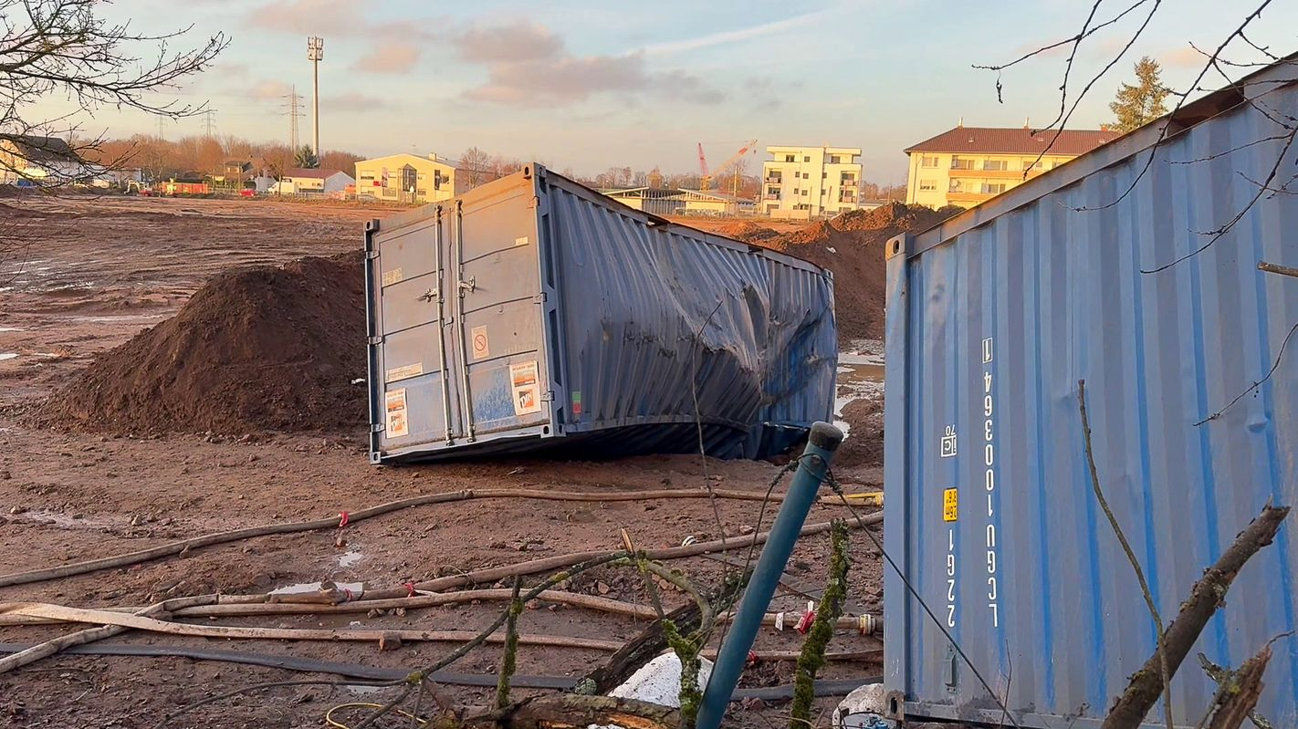 Hanau’daki Bombanın Şok Dalgası: 28 Daire Zarar Gördü!, © Michael Bauer/dpa