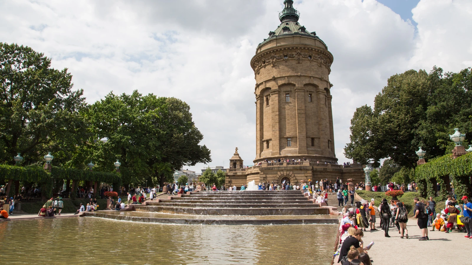 Ludwigshafen’de büyük Fastnacht hazırlığı: 60 bin kişi bekleniyor, © shutterstock Ludwigshafen’de büyük Fastnacht hazırlığı: 60 bin kişi bekleniyor, © shutterstock