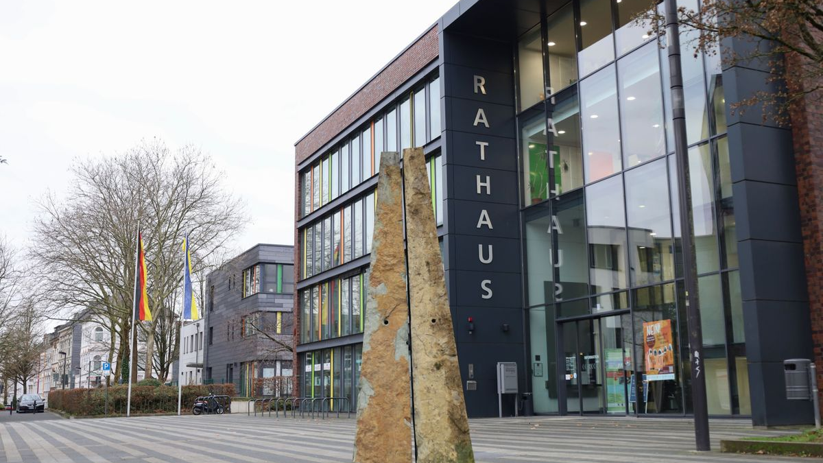 Solingen Demokrasi ve Irkçılık Araştırması!, © Gianni Gattus/TNN/dpa