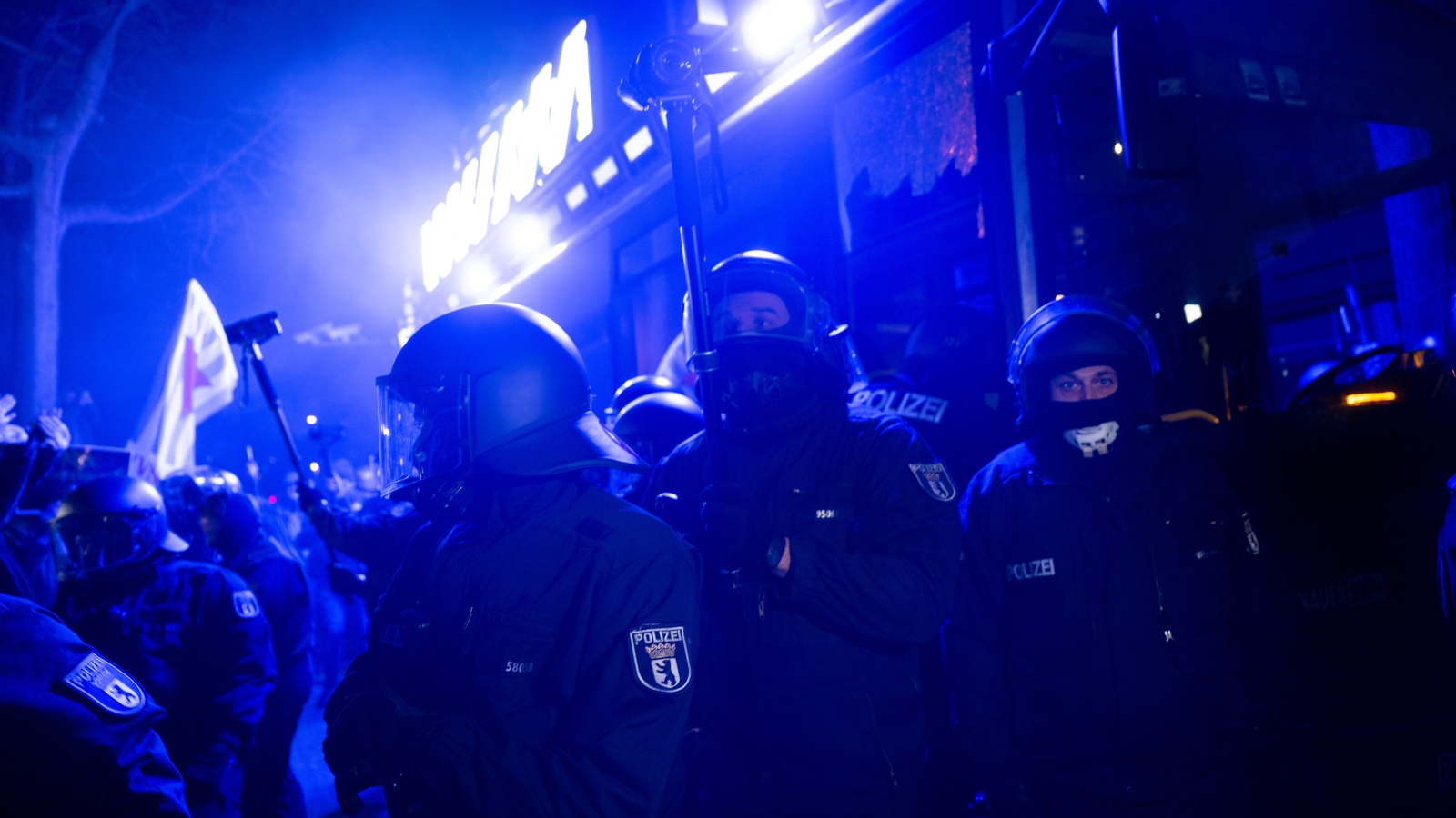 AfD Merkezinin Önünde Protesto: Polis Göstericilere Müdahale Etti, © dpa