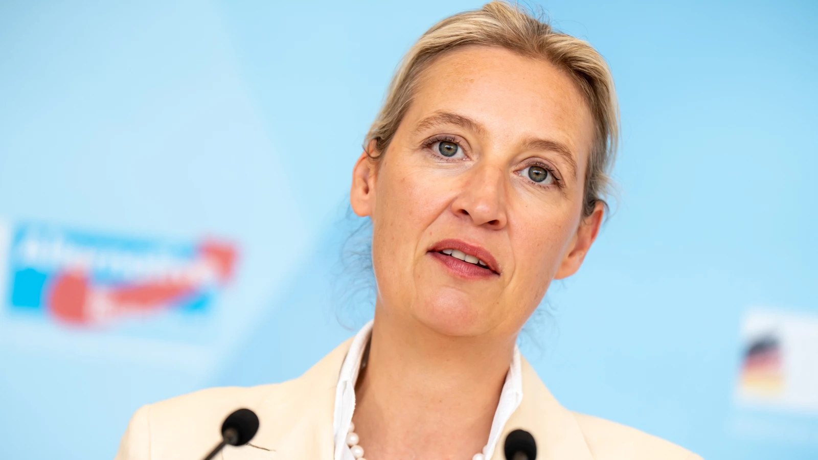 Almanların Yarısı AfD Yasağına Karşı: “Yasak Değil, Tartışma Gerekli”, © Michael Kappeler/dpa Almanların Yarısı AfD Yasağına Karşı: “Yasak Değil, Tartışma Gerekli”, © Michael Kappeler/dpa