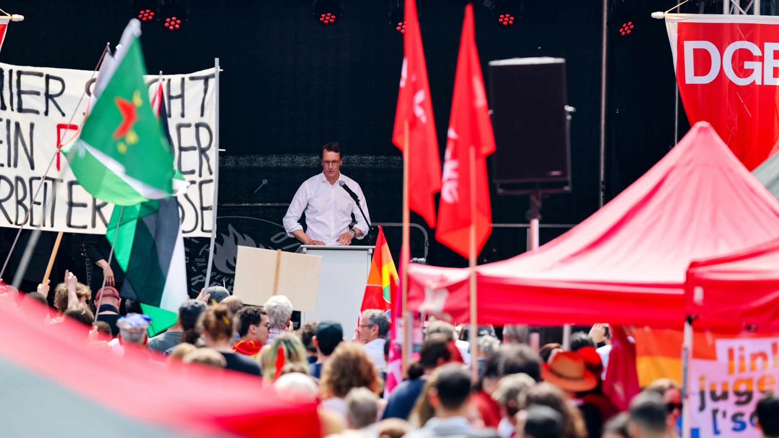 Kuzey Ren-Vestfalya'da 1 Mayıs gösterilerinde 80.000 kişi, © dpa Kuzey Ren-Vestfalya'da 1 Mayıs gösterilerinde 80.000 kişi, © dpa