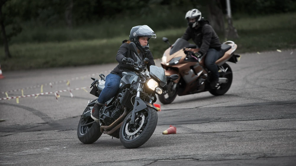 NRW'de Motosiklet Kazaları Alarm Veriyor: Polis Kontrolleri Artırıyor, © shutterstock NRW'de Motosiklet Kazaları Alarm Veriyor: Polis Kontrolleri Artırıyor, © shutterstock