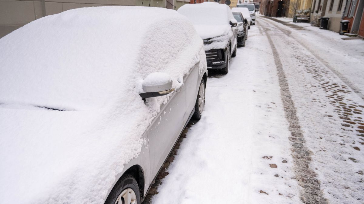 Bremen’de Buzlanan Kaldırımlar Tehlike Saçıyor!, © Stefan Sauer/dpa