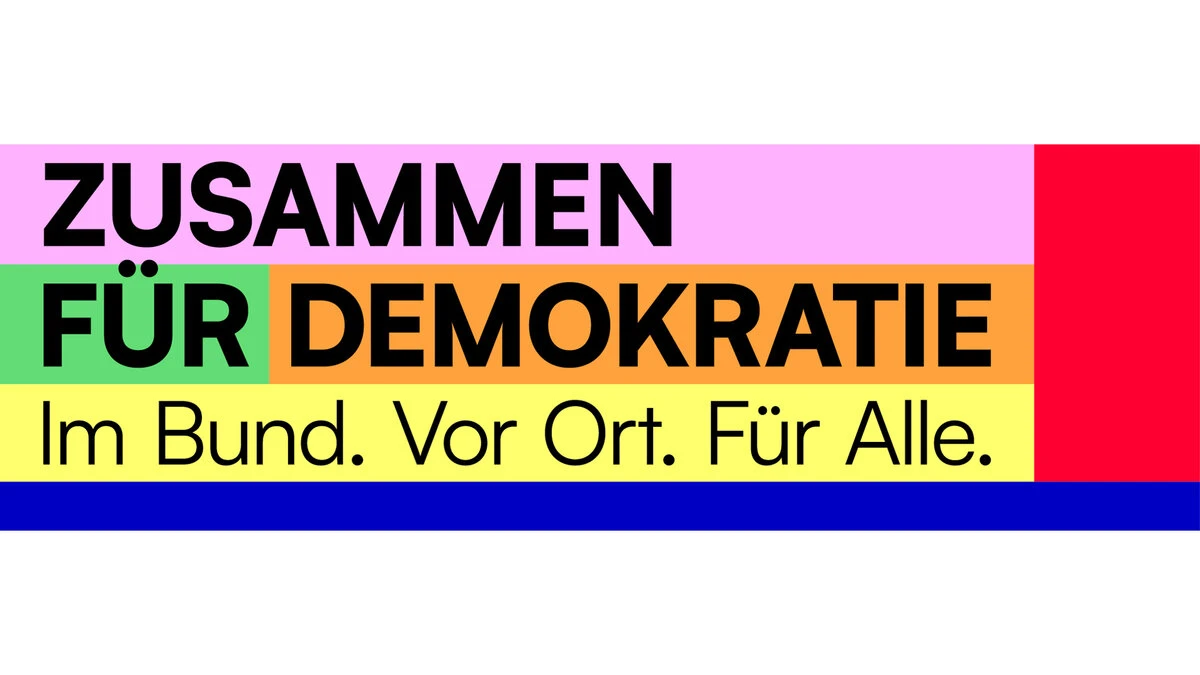 "Demokrasi İçin Birlik" Kampanyası Başlıyor!, © zusammenfürdemokratie.de "Demokrasi İçin Birlik" Kampanyası Başlıyor!, © zusammenfürdemokratie.de