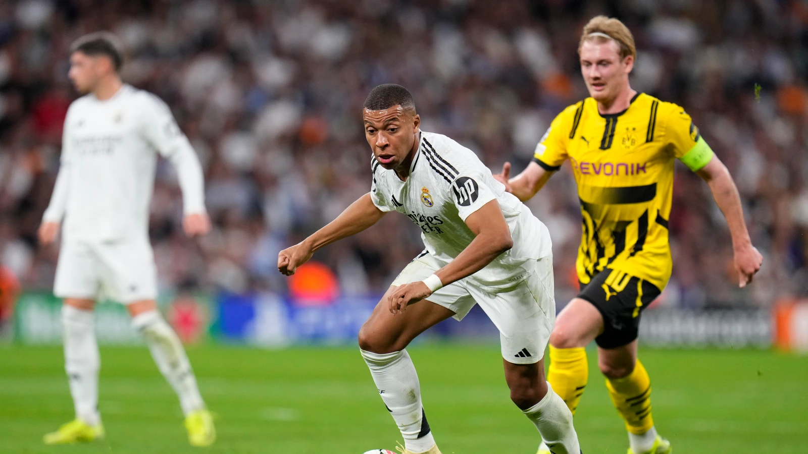 Dortmunds Zusammenbruch, Stuttgarts spätes Glück, © Keystone/SDA Dortmunds Zusammenbruch, Stuttgarts spätes Glück, © Keystone/SDA