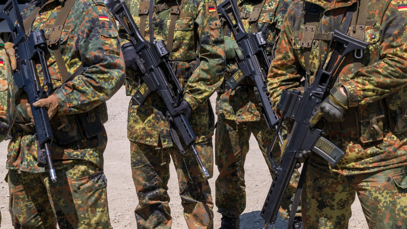 Zorunlu Askerlik Tartışması Yeniden Alevlendi!, © Peter Kneffel/dpa Zorunlu Askerlik Tartışması Yeniden Alevlendi!, © Peter Kneffel/dpa