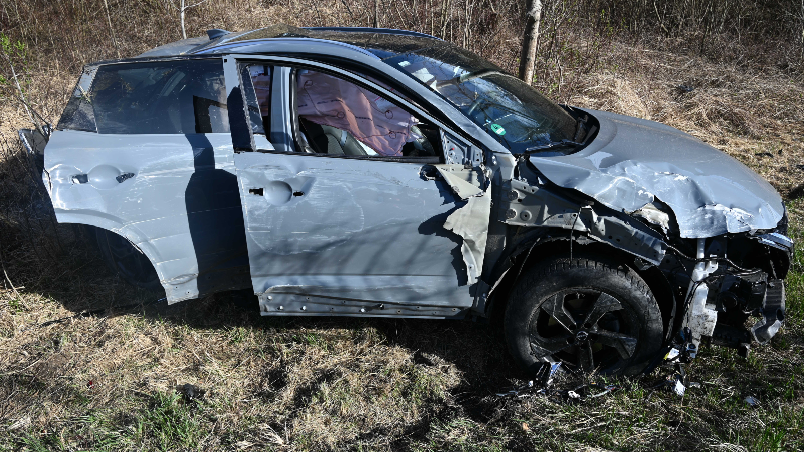 Auto überschlägt sich bei Selbstunfall in Weite, © Kantonspolizei St. Gallen