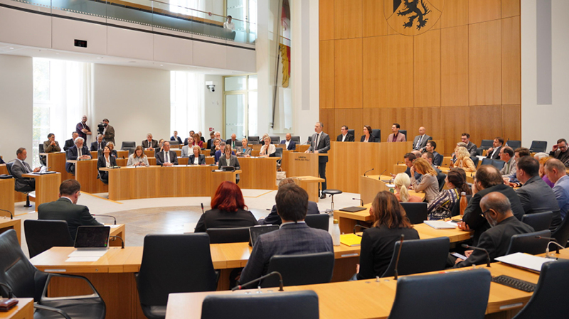 Rheinland-Pfalz eyalet hükümeti, 2025 ve 2026 yıllarını kapsayan bütçe planlarını Eyalet Meclisi'ne sundu. , © © Landtag RLP / S.Dinges