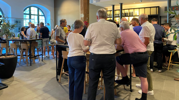 Neuer Ständerat Brüngger dankt seinem Wahlkampfteam, © Radio Munot