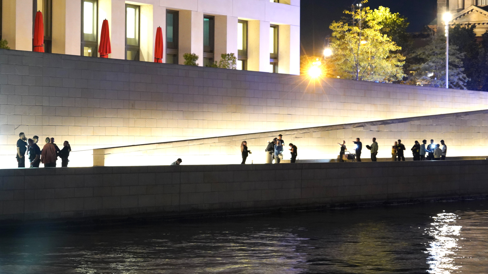 Berlin Humboldt Forum’da Bıçaklı Cinayet: Sekiz Şüpheli Tutuklandı, © Pierce Adler/dpa
