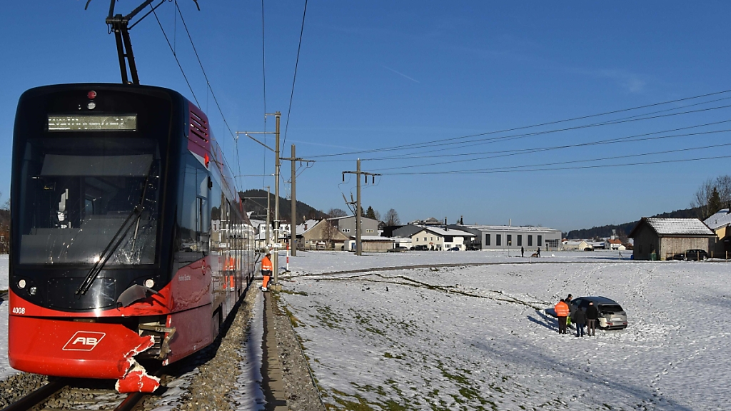 Auto kollidiert auf Bahnübergang in Gais AR mit Zug, © Keystone / SDA / Kantonspolizei Appenzell
