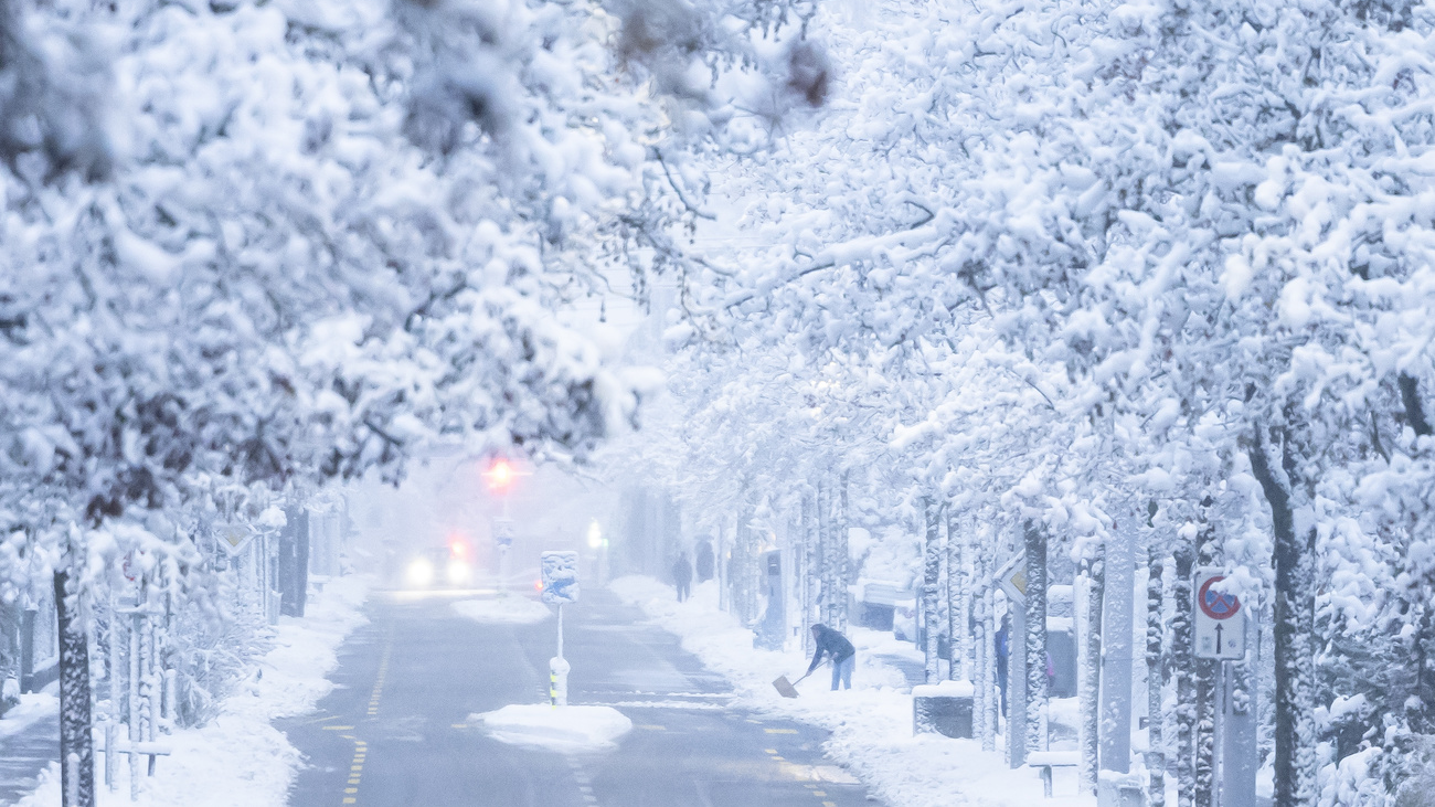 Schnee Winter Verkehr Chaos Strassen Flughafen Flüge, © Keystone-SDA