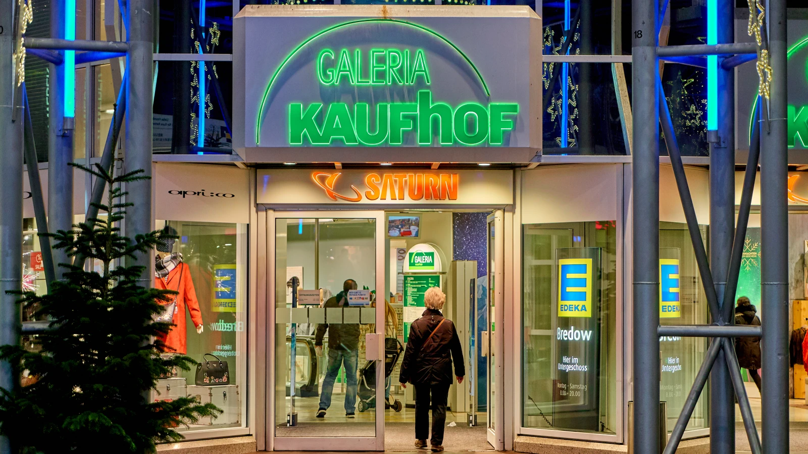 Bremen’deki Eski Kaufhof Binası İçin Farklı Seçenekler Masada, © shutterstock Bremen’deki Eski Kaufhof Binası İçin Farklı Seçenekler Masada, © shutterstock