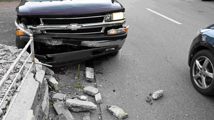 Sachschaden nach Selbstunfall in Kriessern, © Kantonspolizei St. Gallen