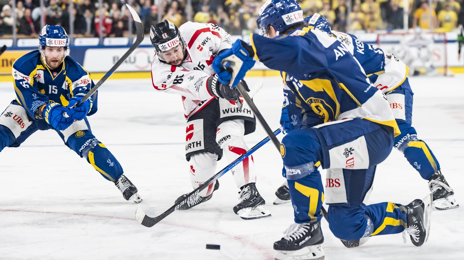 Team Canada mit deutlichem Zeichen gegen den HCD, © KEYSTONE/ Til Buergy Team Canada mit deutlichem Zeichen gegen den HCD, © KEYSTONE/ Til Buergy