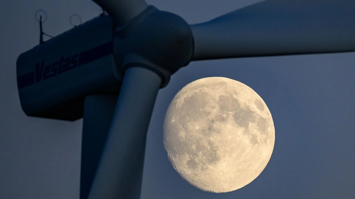 Bremenliler için gökyüzü rehberi: Süper Ay, kutup ışıkları ve daha fazlası!, © Patrick Pleul/dpa Bremenliler için gökyüzü rehberi: Süper Ay, kutup ışıkları ve daha fazlası!, © Patrick Pleul/dpa