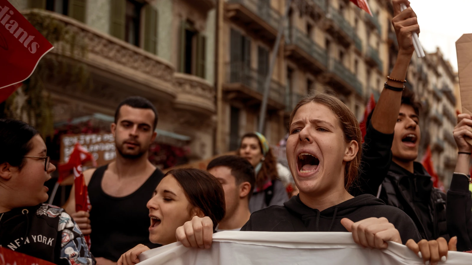 Sosyal Kesintilere Karşı Büyük Protestolar ve Tartışmalar, © dpa Sosyal Kesintilere Karşı Büyük Protestolar ve Tartışmalar, © dpa