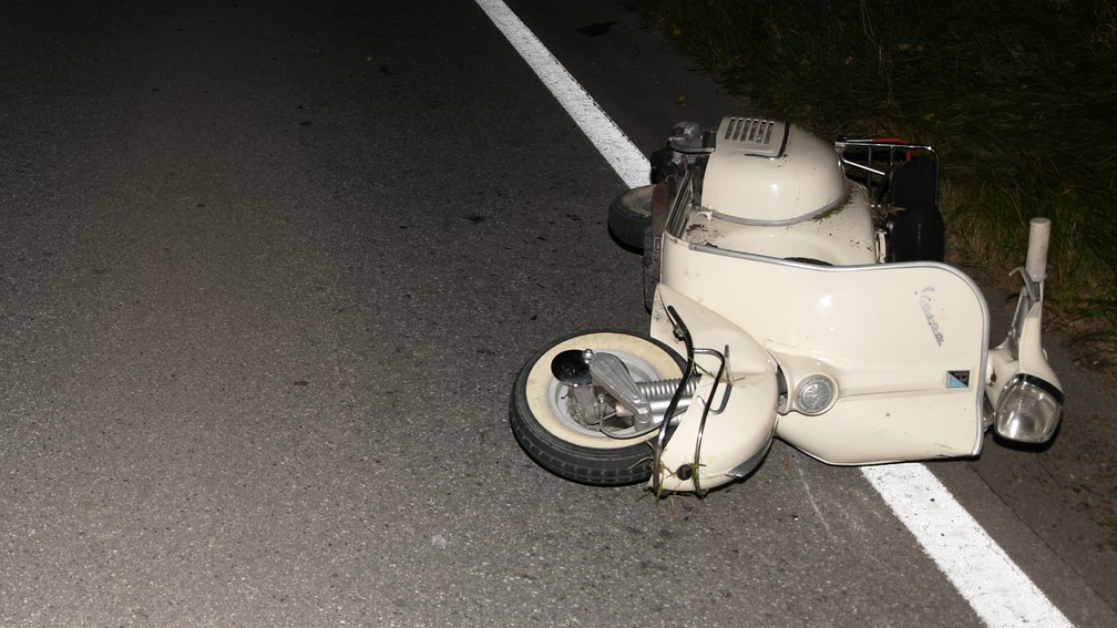 Vespa-Fahrer bei Wildunfall verletzt, © Stadtpolizei Chur
