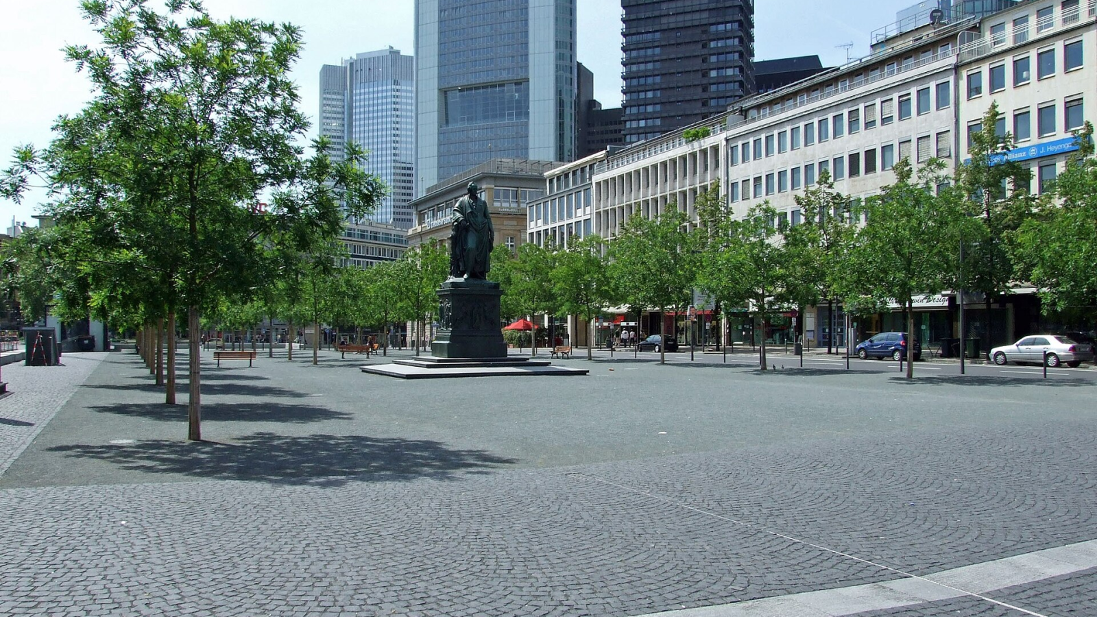 Frankfurt Goetheplatz’ta Yeni Zemin Bir Ayda Zarar Gördü!, © wikipedia.org