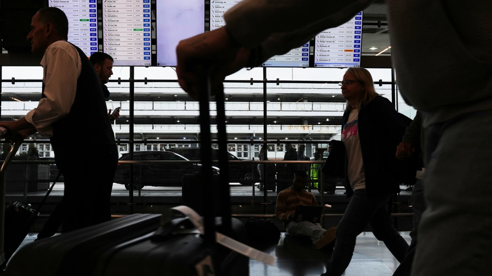 2 Yaşındaki Çocuk Bagaj Bandında Kayboldu!, © Nam Y. Huh/AP/dpa 2 Yaşındaki Çocuk Bagaj Bandında Kayboldu!, © Nam Y. Huh/AP/dpa