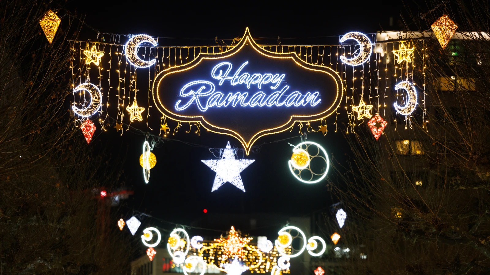 Frankfurt’ta Ramazan Aydınlatması Yeniden Yandı, © dpa Frankfurt’ta Ramazan Aydınlatması Yeniden Yandı, © dpa