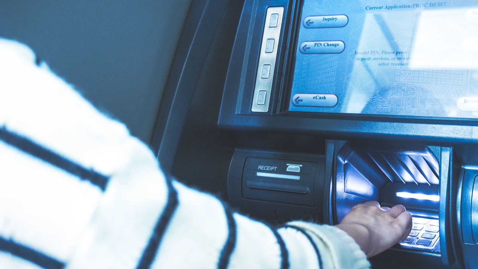 Post will mit Geldautomatennetz das Bargeld retten, © fanjianhua/Freepik Post will mit Geldautomatennetz das Bargeld retten, © fanjianhua/Freepik