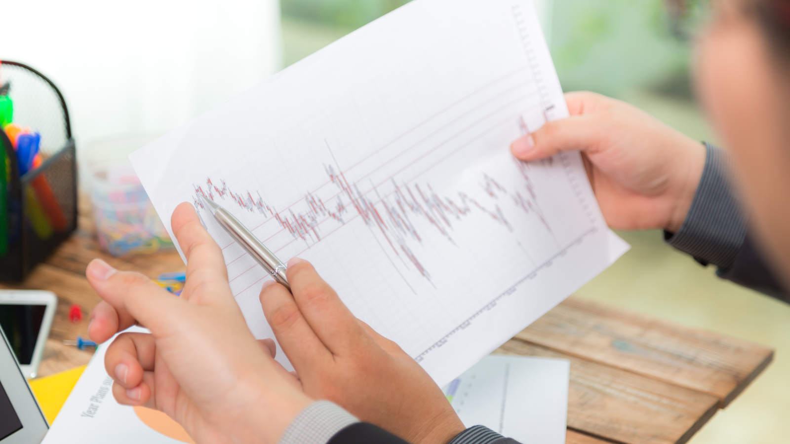 Banken mit "gedämpften" Erwartungen für 2025, © Freepik