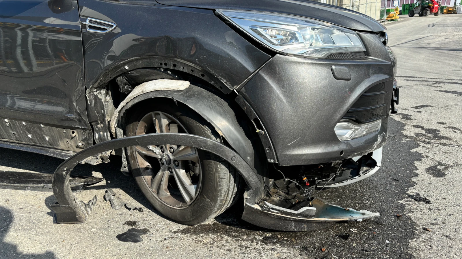 Gabelstapler fährt in Pkw, © lpfl Gabelstapler fährt in Pkw, © lpfl