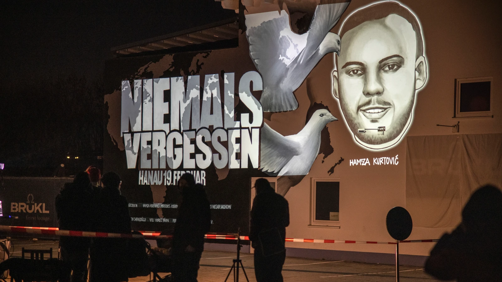 Hanau Katilinin Babası Taciz Mahkeme Önünde!, © dpa Hanau Katilinin Babası Taciz Mahkeme Önünde!, © dpa