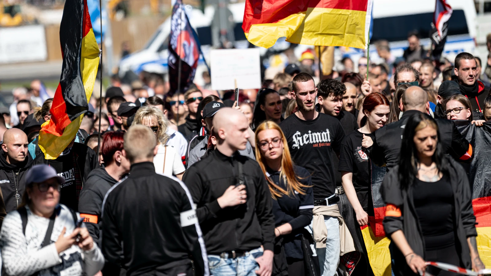 Aşırı Sağ ve Karşı Gösteriler Güne Damga Vurdu!, © dpa Aşırı Sağ ve Karşı Gösteriler Güne Damga Vurdu!, © dpa