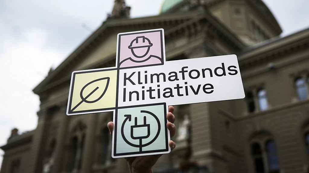 SP und Grüne reichen Initiative für einen Klimafonds ein, © Keystone/SDA SP und Grüne reichen Initiative für einen Klimafonds ein, © Keystone/SDA
