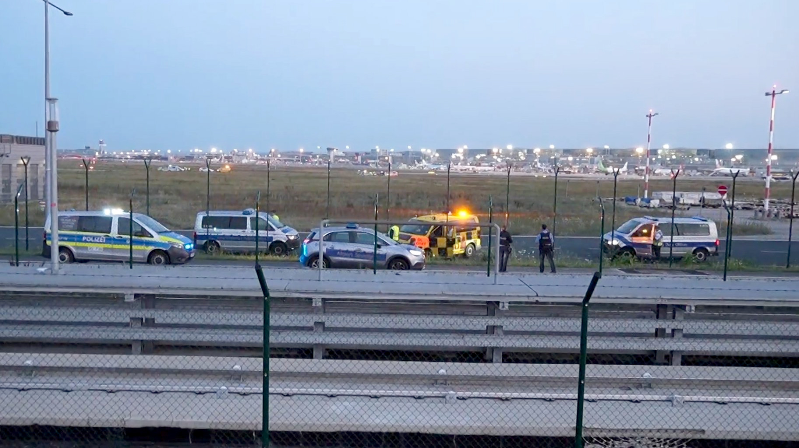 "Frankfurt Fraport Havalimanı'nda" Uçuşlar Geçici Olarak Durduruldu, © dpa