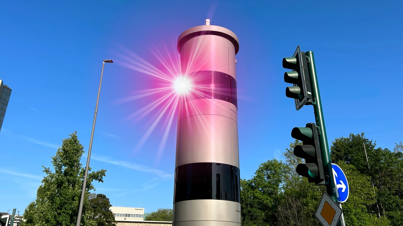 Çareyi Kundaklamakta Buldu!, © shutterstock Çareyi Kundaklamakta Buldu!, © shutterstock