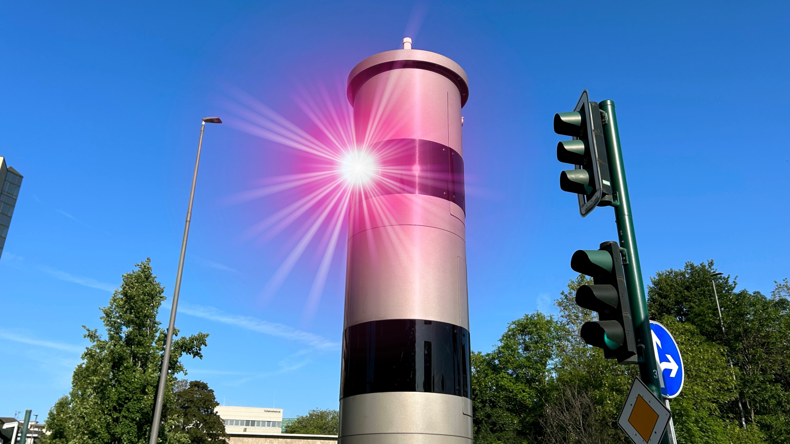 Çareyi Kundaklamakta Buldu!, © shutterstock