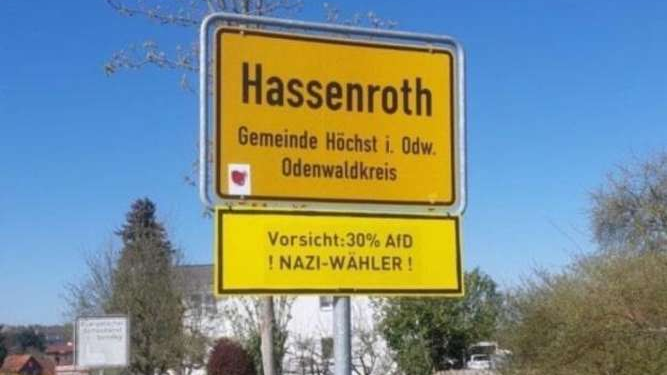 Hessen’de Bir Köy Girişine "AfD-Nazi Seçmeni" Yazısı Asıldı!, © X Ekran Görüntüsü