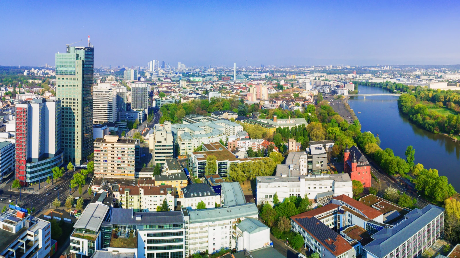 Offenbach Almanya’nın En Güvenli Şehirlerinden Biri Oldu, © shutterstock Offenbach Almanya’nın En Güvenli Şehirlerinden Biri Oldu, © shutterstock