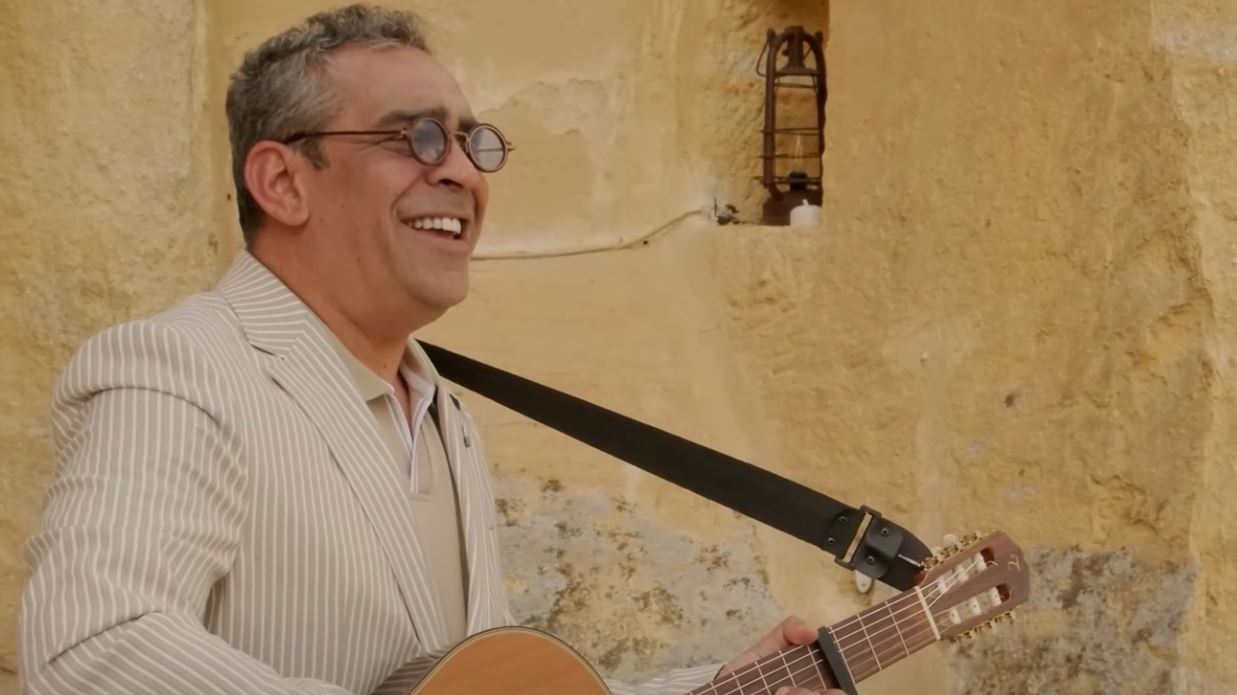 Başarılı Sanatçı Ege: "Şarkıyı Ben Besteledim, Keyfini Remos Sürüyor", © egeofficialworld / youtube