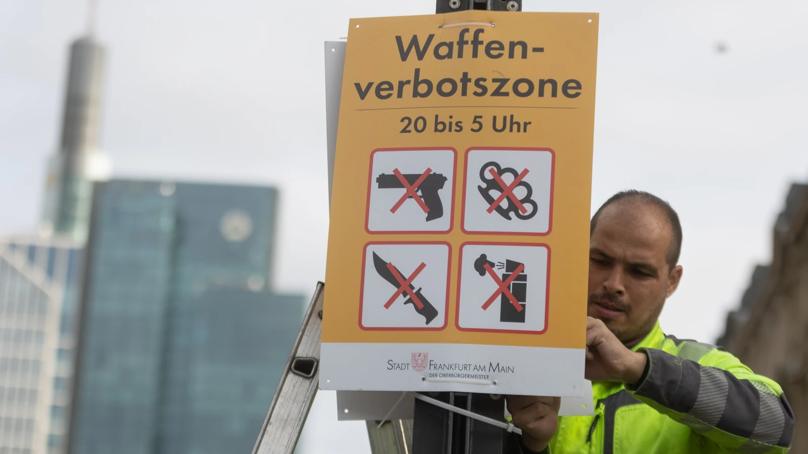 Frankfurt Bahnhofsviertel: Silah Yasağı Sürekli hale Geldi, © Foto: Sascha Lotz/dpa Frankfurt Bahnhofsviertel: Silah Yasağı Sürekli hale Geldi, © Foto: Sascha Lotz/dpa