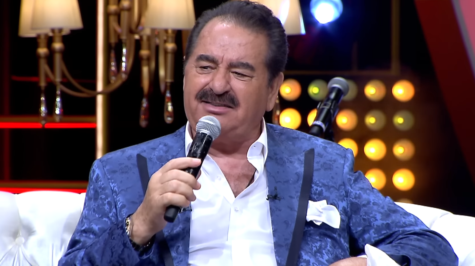 İbrahim Tatlıses “Paramı Çaldılar, Her Şeyimi Elimden Aldılar”, © Poll Production / Youtube