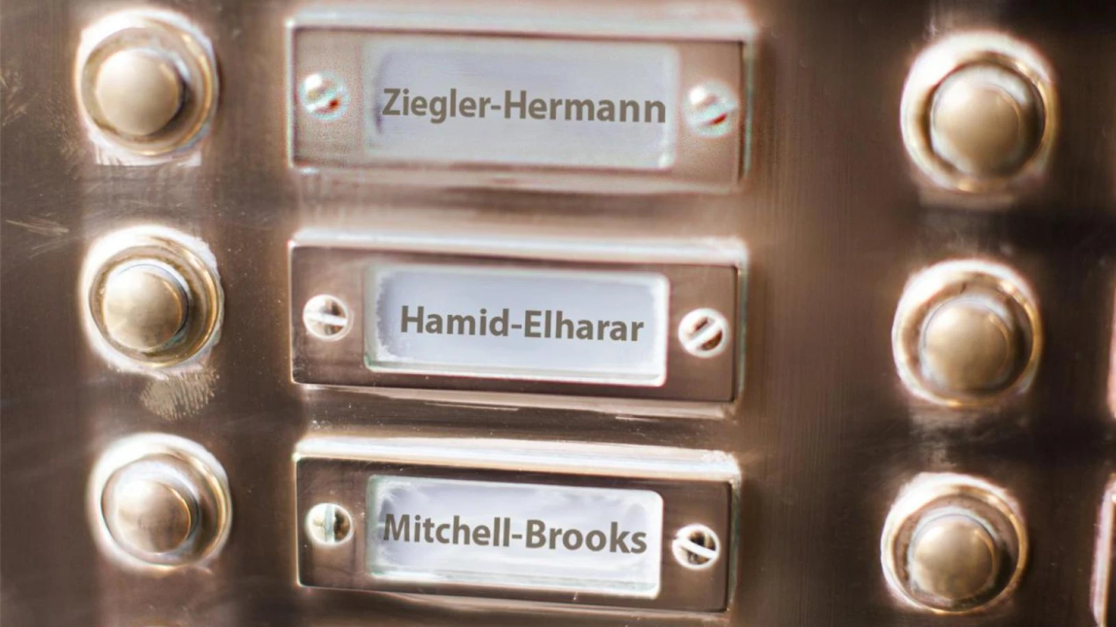 Nationalrat vertagt Wiedereinführung der Doppelnamen für Eheleute, © Depositfotos / Symbolbild Nationalrat vertagt Wiedereinführung der Doppelnamen für Eheleute, © Depositfotos / Symbolbild