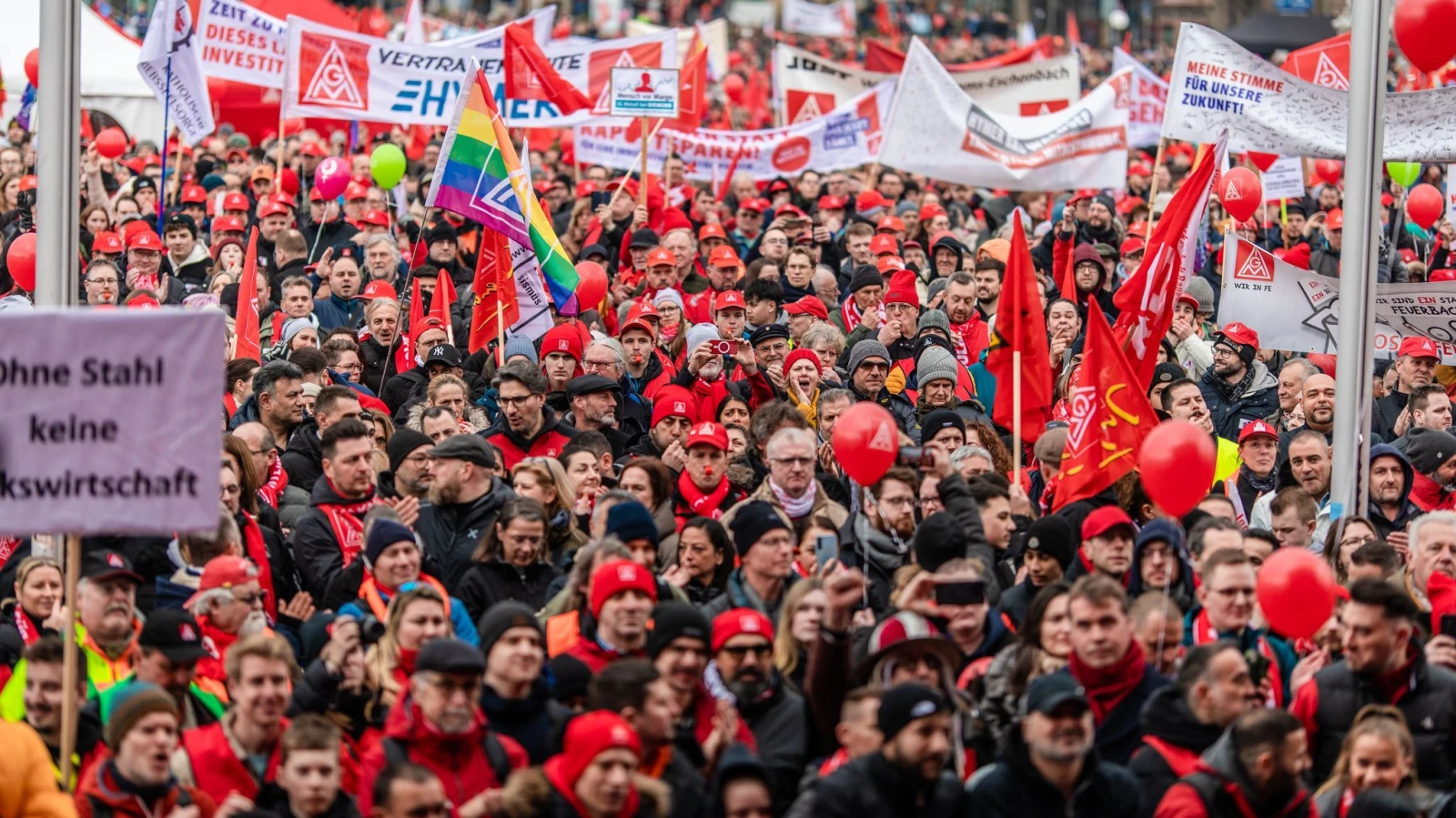 Metal Sektöründe Çalışanlar Eylem Yaptı!, © dpa Metal Sektöründe Çalışanlar Eylem Yaptı!, © dpa