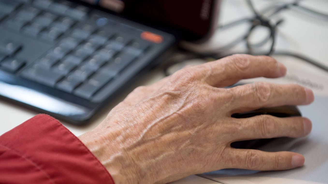 “Aktif Emeklilik” Geliyor: Ayda 2000 Euro'ya kadar vergisiz ek gelir!, © Tim Brakemeier/dpa