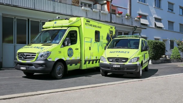 Die Sanität wird bei ihrem Einsatz angegriffen, © Rettung Basel-Stadt Die Sanität wird bei ihrem Einsatz angegriffen, © Rettung Basel-Stadt